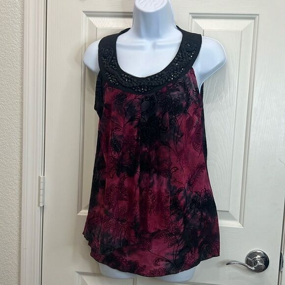 Dress Barn Woman’s Top Sz Small Scoop Beaded Neck Black Burgundy Short Sleeve - Picture 1 of 8